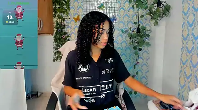 Snapshot of sasha_fox00 chatting on 13, 12, 2024 sasha fox00 online show from 13, 12, 2024