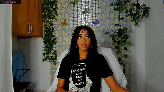 Snapshot of sasha_fox00 chatting on 18, 12, 2024 sasha fox00 online show from 18, 12, 2024