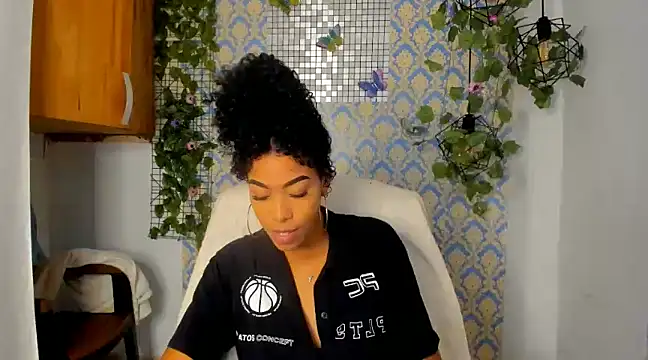 Snapshot of sasha_fox00 chatting on 10, 1, 2025 sasha fox00 online show from 10, 1, 2025