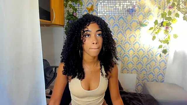 Snapshot of sasha_fox00 chatting on 27, 2, 2025 sasha fox00 online show from 27, 2, 2025