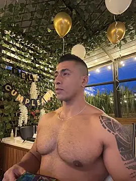 aaroncolombia online show from 8, 4, 2026