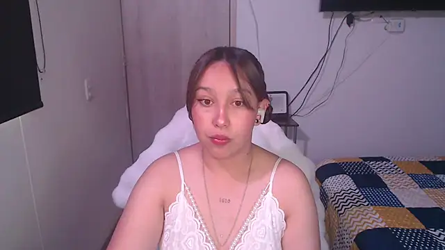 Skarlet Adams28 online show from 27, 10, 2025