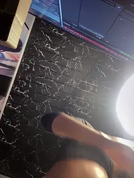 Snapshot of Thyana_LS chatting on 28, 2, 2025 Thyana LS online show from 28, 2, 2025