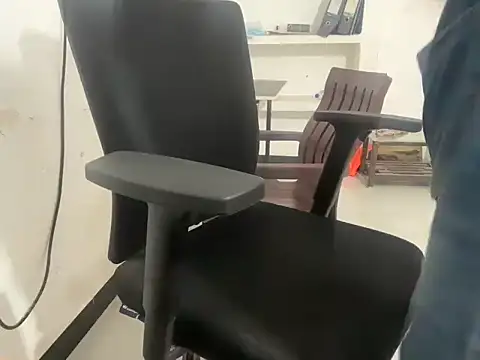 real meet girl finding in online show from 13, 3, 2026