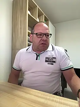 coupleLatinaLovers online show from 27, 4, 2026