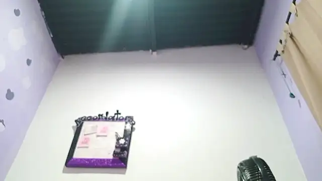 PetiteIvoryQueen19 online show from 3, 12, 2024