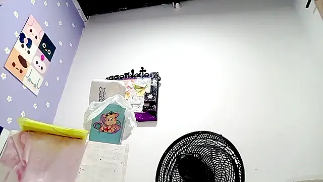 PetiteIvoryQueen19 online show from 16, 3, 2026