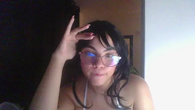 Snapshot of Kiri_Cutee chatting on 14, 2, 2025 Kiri Cutee online show from 14, 2, 2025
