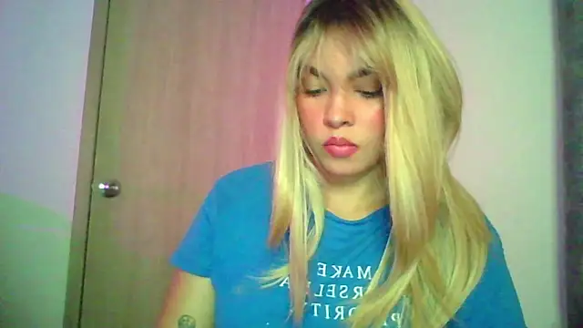Snapshot of Kiri_Cutee chatting on 9, 10, 2025 Kiri Cutee online show from 9, 10, 2025