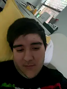 Snapshot of Yann_18 chatting on 14, 10, 2025 Yann 18 online show from 14, 10, 2025