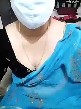 Snapshot of aliseanu chatting on 4, 1, 2025 aliseanu online show from 4, 1, 2025