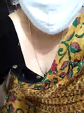 Snapshot of aliseanu chatting on 5, 1, 2025 aliseanu online show from 5, 1, 2025