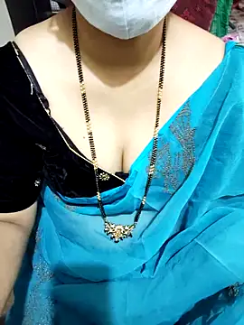 Snapshot of aliseanu chatting on 8, 3, 2025 aliseanu online show from 8, 3, 2025