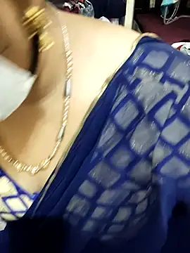 Snapshot of aliseanu chatting on 9, 10, 2025 aliseanu online show from 9, 10, 2025