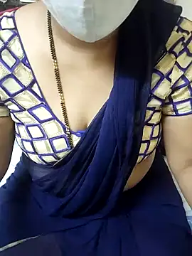 Snapshot of aliseanu chatting on 9, 10, 2025 aliseanu online show from 9, 10, 2025