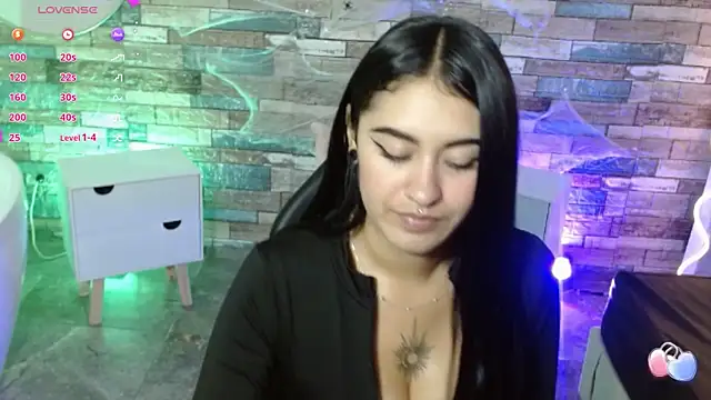 Snapshot of Moonshine_tay chatting on 20, 10, 2025 Moonshine tay online show from 20, 10, 2025