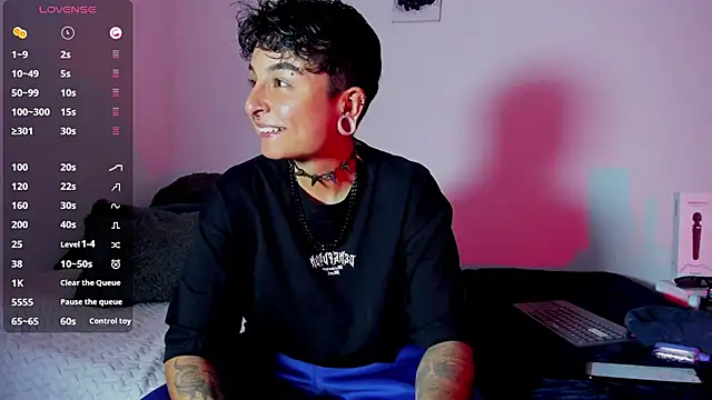 Snapshot of ZuryRamirez_ chatting on 4, 1, 2025 ZuryRamirez  online show from 4, 1, 2025