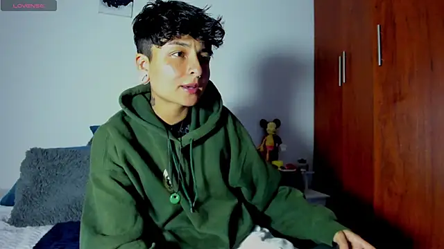 Snapshot of ZuryRamirez_ chatting on 6, 1, 2025 ZuryRamirez  online show from 6, 1, 2025