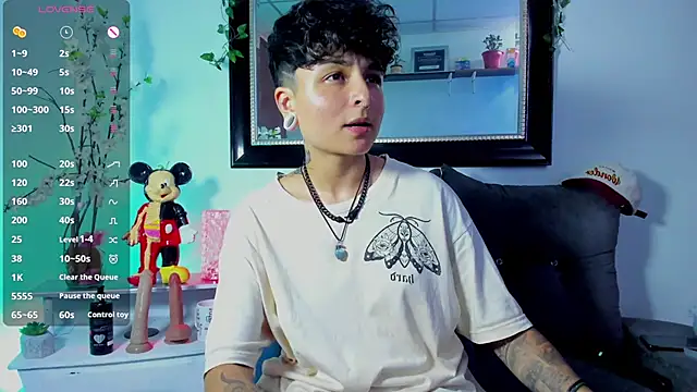 Snapshot of ZuryRamirez_ chatting on 12, 1, 2025 ZuryRamirez  online show from 12, 1, 2025