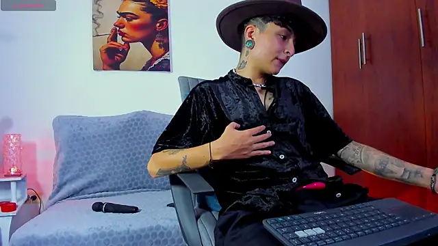 Snapshot of ZuryRamirez_ chatting on 15, 1, 2025 ZuryRamirez  online show from 15, 1, 2025