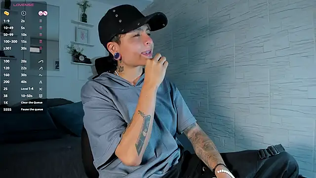 Snapshot of ZuryRamirez_ chatting on 8, 9, 2025 ZuryRamirez  online show from 8, 9, 2025