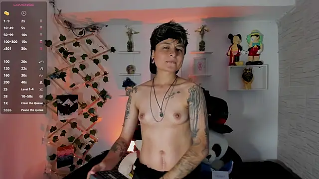 Snapshot of ZuryRamirez_ chatting on 28, 9, 2025 ZuryRamirez  online show from 28, 9, 2025