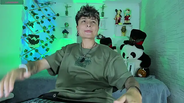 Snapshot of ZuryRamirez_ chatting on 6, 10, 2025 ZuryRamirez  online show from 6, 10, 2025