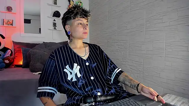 Snapshot of ZuryRamirez_ chatting on 22, 10, 2025 ZuryRamirez  online show from 22, 10, 2025