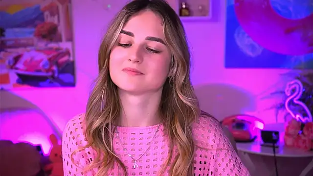 Snapshot of DeboraLarson chatting on 17, 2, 2025 DeboraLarson online show from 17, 2, 2025