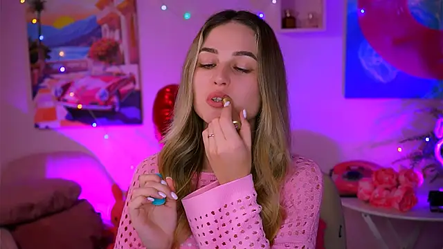 Snapshot of DeboraLarson chatting on 23, 2, 2025 DeboraLarson online show from 23, 2, 2025