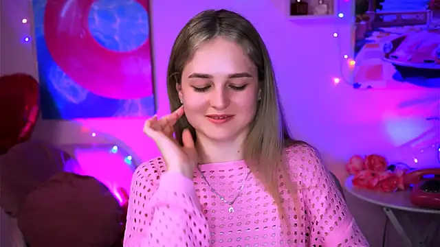 Snapshot of DeboraLarson chatting on 5, 3, 2025 DeboraLarson online show from 5, 3, 2025