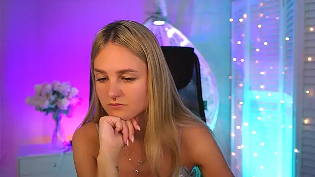 DeboraLarson online show from 27, 3, 2026