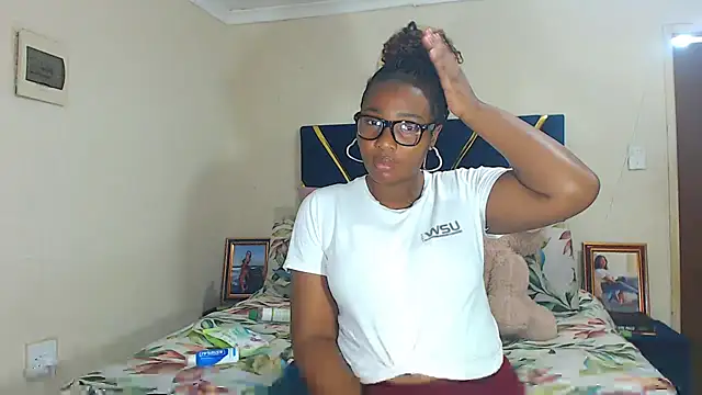 veronica1xxx online show from 4, 12, 2025