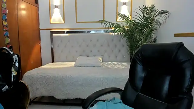 candiapole online show from 4, 8, 2026