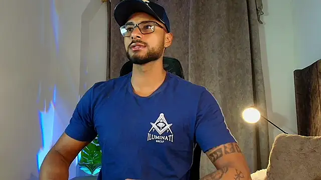 LiamGarcia1 online show from 28, 2, 2025