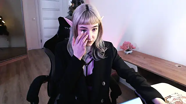 Princess Shy    online show from 10, 2, 2025