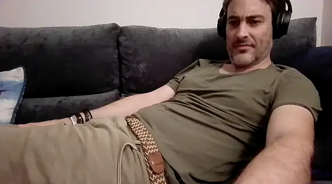 Snapshot of basquehotboy chatting on 15, 12, 2024 basquehotboy online show from 15, 12, 2024