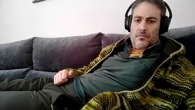 Snapshot of basquehotboy chatting on 31, 1, 2025 basquehotboy online show from 31, 1, 2025