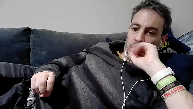 Snapshot of basquehotboy chatting on 1, 2, 2025 basquehotboy online show from 1, 2, 2025