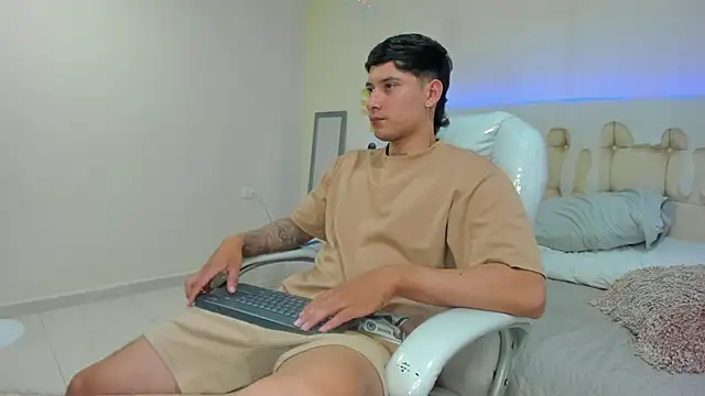 Damian23   online show from 3, 1, 2025