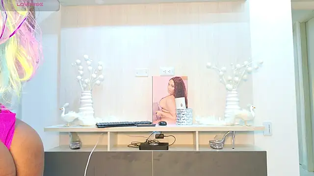 SabrinaAlcantara1 online show from 27, 2, 2026