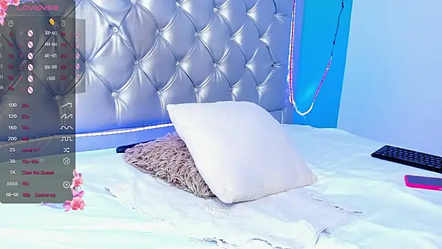 Snapshot of GinaKurt chatting on 22, 12, 2024 GinaKurt online show from 22, 12, 2024