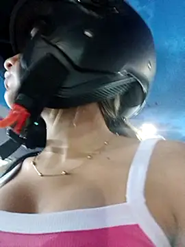 Snapshot of GIRL_DONCELLA chatting on 1, 12, 2024 GIRL DONCELLA online show from 1, 12, 2024