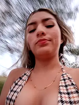 Snapshot of GIRL_DONCELLA chatting on 16, 12, 2024 GIRL DONCELLA online show from 16, 12, 2024