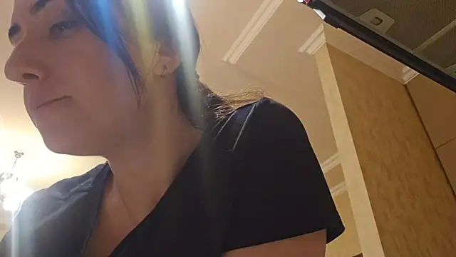 Snapshot of AlejandraDelaney chatting on 5, 4, 2026 AlejandraDelaney online show from 5, 4, 2026