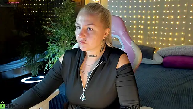 Snapshot of Debbie_Taylor chatting on 21, 7, 2026 Debbie Taylor online show from 21, 7, 2026