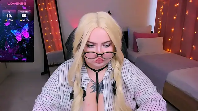 Snapshot of love_insidee chatting on 16, 1, 2025 love insidee online show from 16, 1, 2025