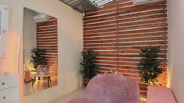 Sapphire Venuss online show from 7, 3, 2025