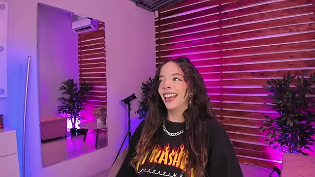 Sapphire Venuss online show from 29, 11, 2025