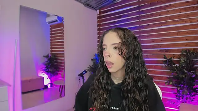 Sapphire Venuss online show from 26, 2, 2026